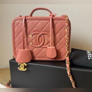 CHANEL Filigree vanity case pink caviar leather